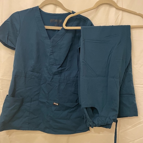 Grey's Anatomy Scrubs - Picture 1 of 1